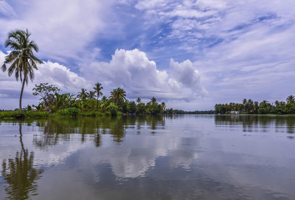 Paradise Inn Guest House Alappuzha Exteriör bild