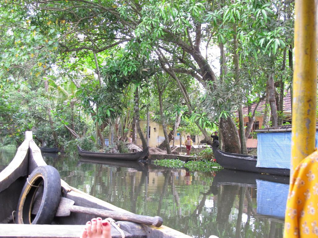 Paradise Inn Guest House Alappuzha Exteriör bild